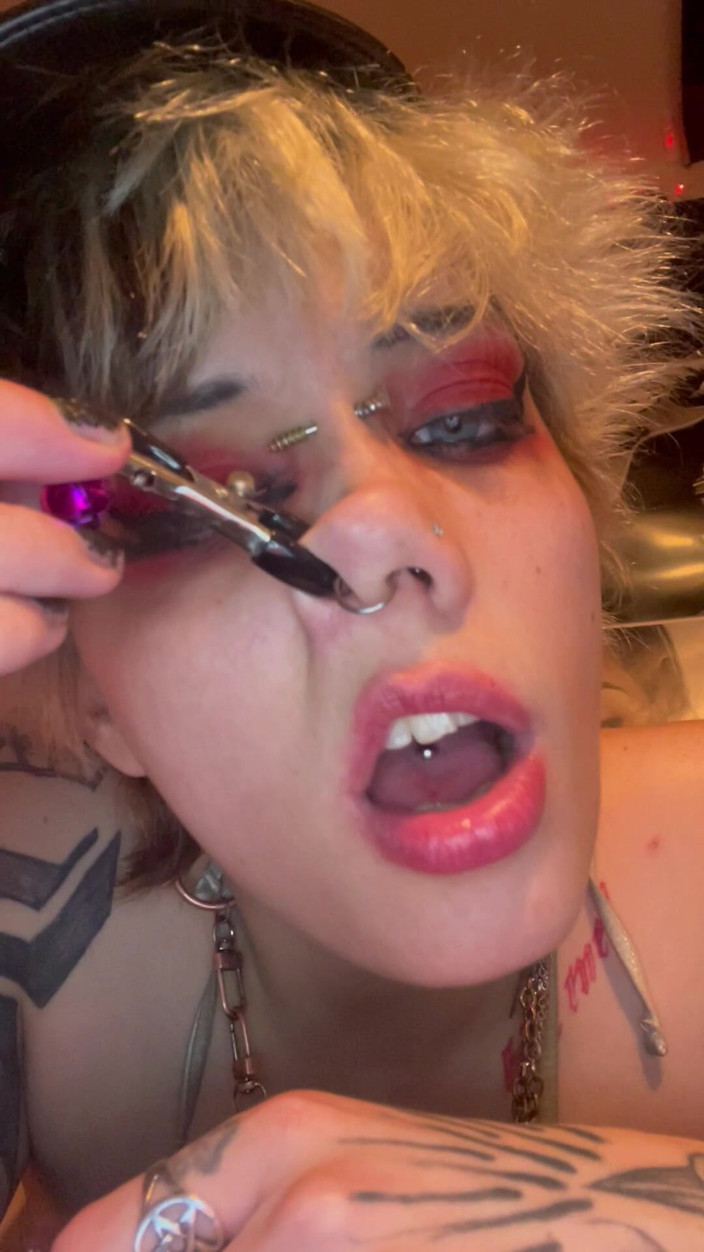Glitterqueen1999: Goth Girl Glitterqueen1999 Stretches Her Button Nose with Ni