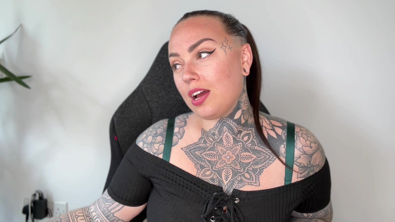 Miss Valentina: Rico findom pirralha se gaba