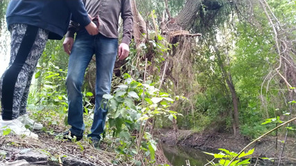 OurFetishLife: MILF-stiefmutter kümmert sich um stiefsohn in der natur