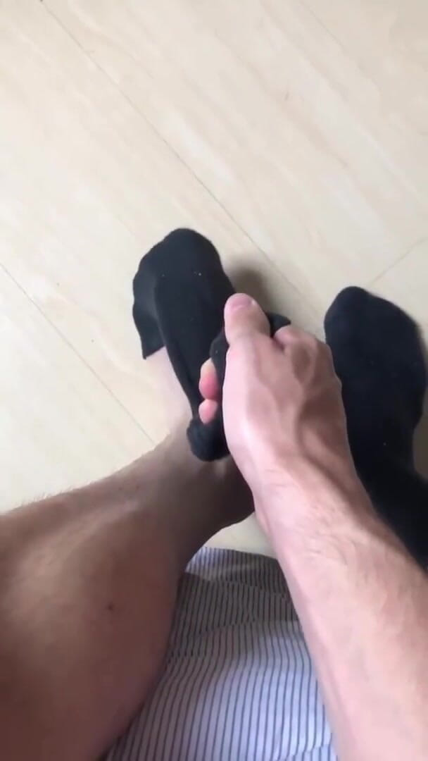 Riu Melo: Masaj erotic și exotic cu picioare twink