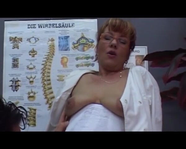 Deutsche Madchen: Sexy Duitse verpleegster in panty neukt haar patiënt hard