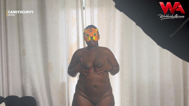 Candyxcurvy: Si Dia Suka Mengongkek Pantat Besar Ini Dengan Begitu Keras...
