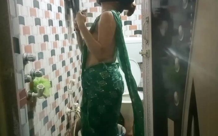 Fantacycutting: Kakak ipar India lagi mandi dan kakak iparnya ngentot sama...