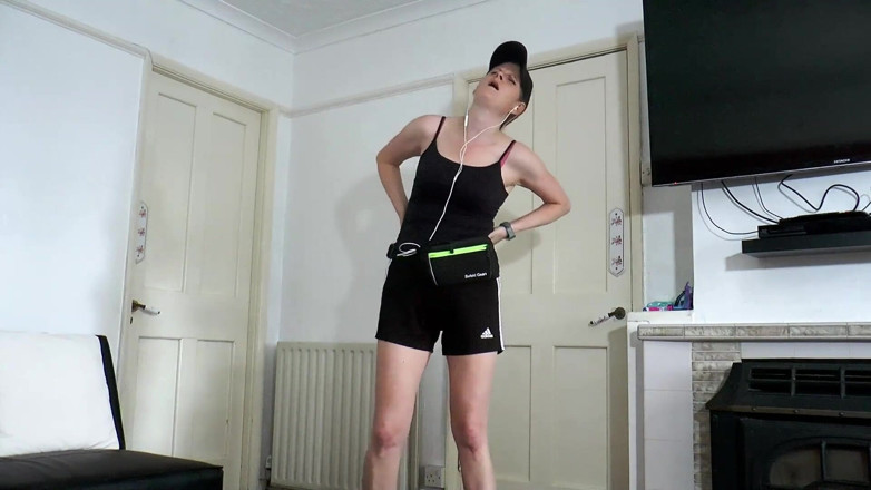 Britishmilf: Nevlastní syn šuká zpocený zadek macechy