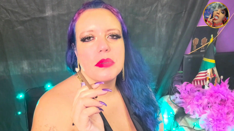 Lilli Cukierek Cox: More120s Sexy Smoking