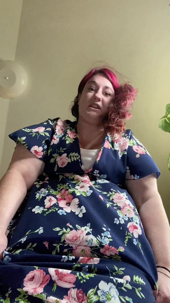 BellaBlast: Giantess bir minik keşfediyor ve onu ayak kölesi ve yumuşak...