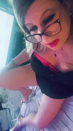 Krissy Sweets: 하드코어 자지를 갈망하는 CD Krissy Sweets