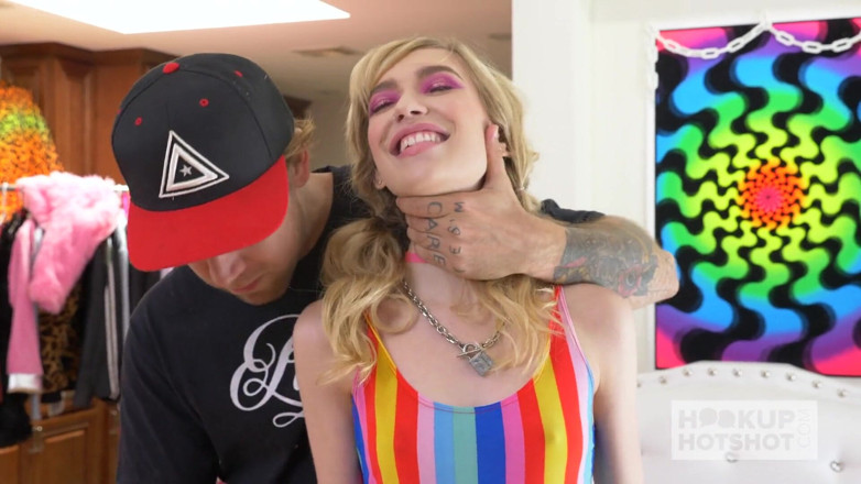 Hookup Hotshot: पतली छोटी रंडी mackenzie Moss की हुकअप हॉटशॉट द्वारा जोरदार चुदाई