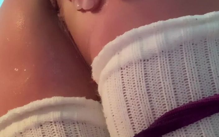 CindieLove: 性感光滑的屁股变性人肛交假阳具荡妇娘娘腔金迪爱