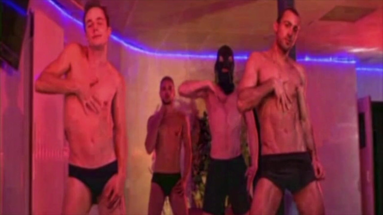 Discret Cruising sex: 공공장소 수아나 파리에서 갱뱅