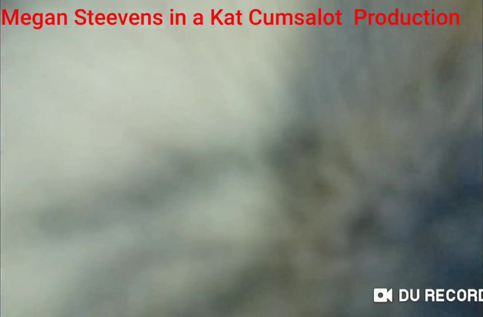 Kat Cumsalot Productions: Succhia quel plug anale d'acciaio!