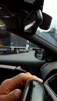 Martedì titty divertimento con gli occhi bendati alla fermata del camion
