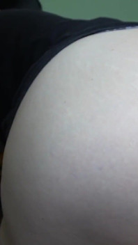 Sexy Obryně saje ptáka a vy se stanete součástí jejího zadku