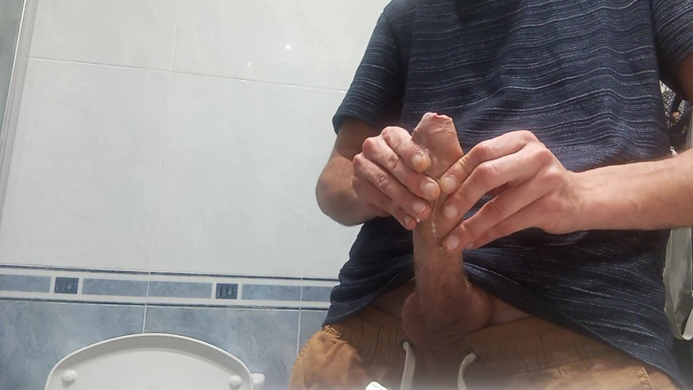 Elvissc: Pria dengan kontol besar ini lagi asik ngentot 5 jet air...