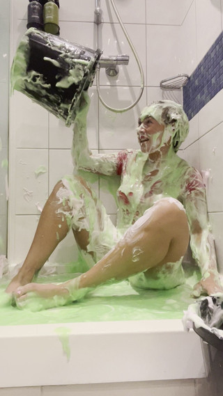 CALLIE ROKS: 얼굴에 분홍색 파이와 내 머리 위에 건지 양동이