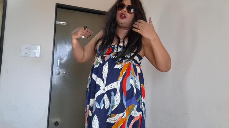 Indiansissychubby: Fată fierbinte de vară curvă transpirată pe plajă