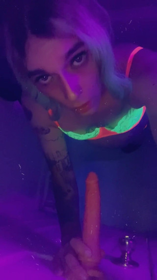 CarmenMelatonin: Sexy párty dívka chce šukat