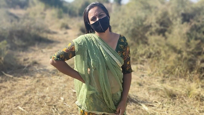 Fuckkkker: Madrasta - Milf Soniya cuidando de seu enteado negligenciado confortavelmente acaricia...
