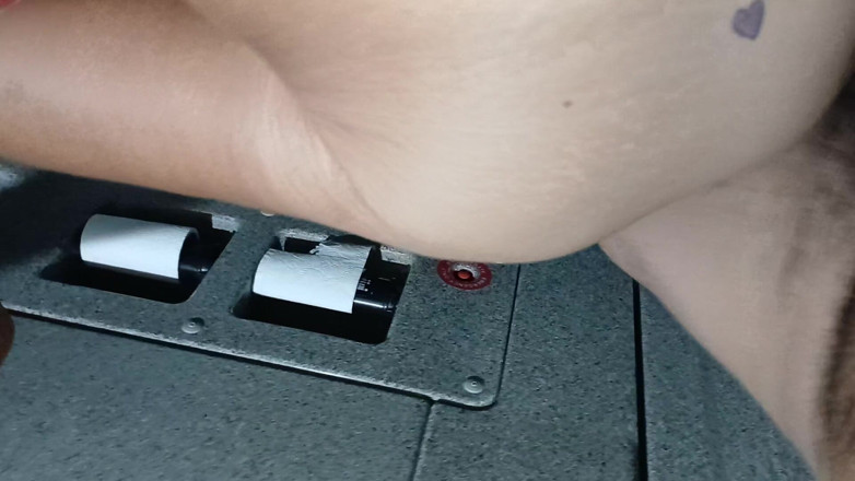 Shadyking: Veřejné Šukání V Autobusové Koupelně. Obrovský Výstřik