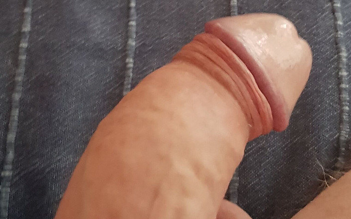 Pellefnatt: Yatakta yatıyor ve beni sıvazlıyor