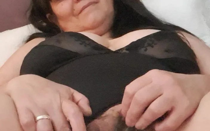 Mommy big hairy pussy: MILF's Pussy Is Fat and Hairy Swallowing