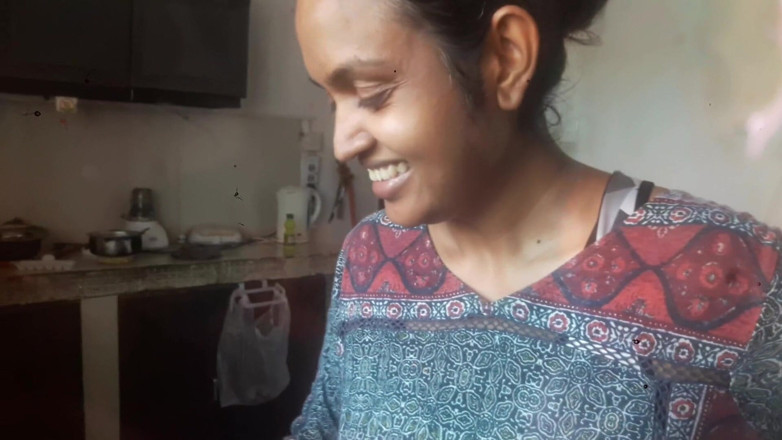 Tina Baby: De meid neuken terwijl ze aan het koken is
