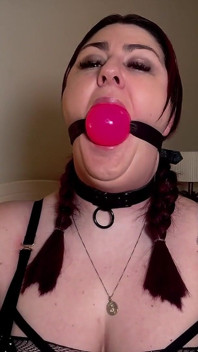 Lacey's Ballgag Play: submisivní ukázka oddanosti