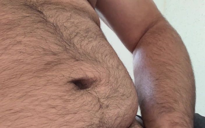 MaximusXXX: Trêu chọc con cu rậm lông không cắt