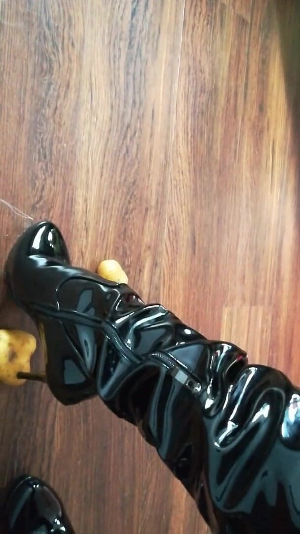 Lady Daniela -: The lady in beautiful boots crushes potatoes