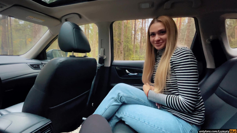 ReplayXXXLady: POV nepřestávaj, šukání macechy v autě před vysokou školou