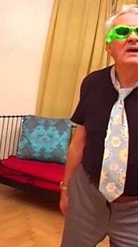 Un cuarteto muy caliente y cachondo: milf y perras jóvenes