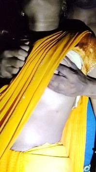 Kamwali Bai สาวอินเดียสุดฮอตโรแมนติกในสาหรีสีเหลือง