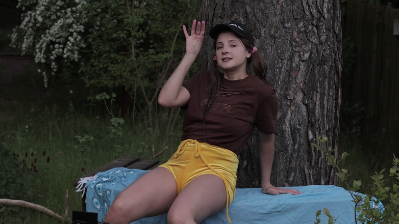 Ferrero: Melena Maria Rya nel villaggio con una spina anale