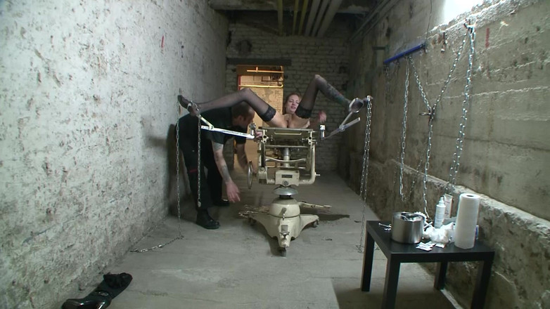 BDSM Deutschland: दो हॉट लड़कियों को हार्डकोर बंधन वर्चस्व दब्बू माचो, मुठ्ठी घुसाना और सेक्सी खिलौने पसंद हैं