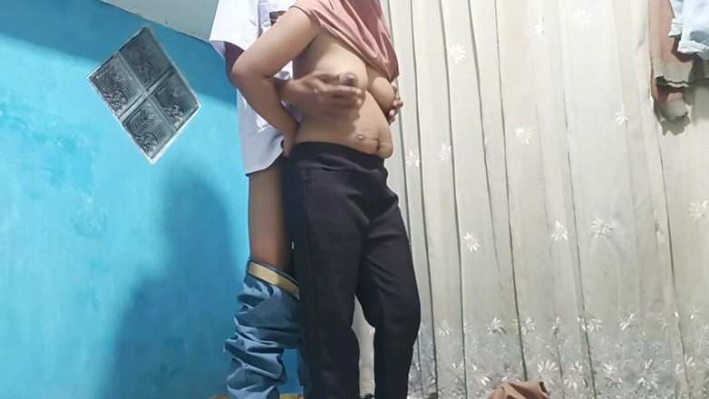 Rania: Öğretmen öğrencileri okuldan eve gelmeye davet ediyor