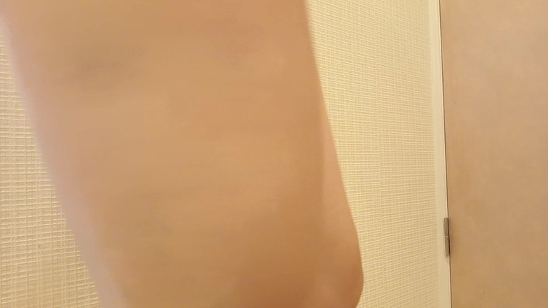Mayumi Kanzaki: Japanese MILF Changing Clothes Video