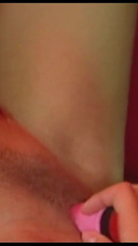 Quentes clipes de sexo lésbico cheios de vibrador e buceta lambendo