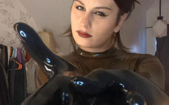 Miss Tess xo: Škádlení v latexových rukavičkách
