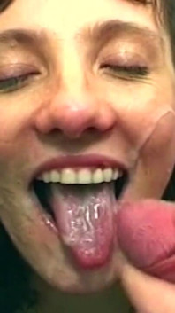 Geile MILF tropft nass von intensivem fingern und lutschen