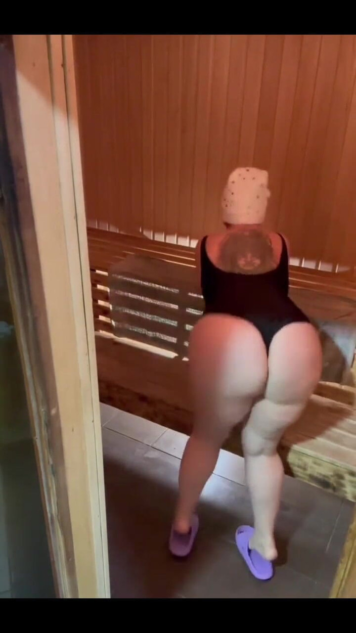 KarmenMilf: छुट्टियाँ जारी रखें