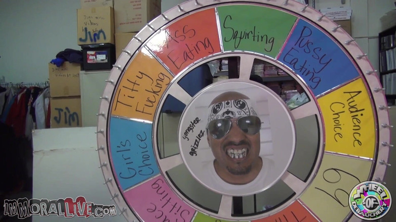 Immoral Live: सुंदर सुनहरे बालों वाली Siri ने अपने अद्भुत विशाल प्राकृतिक स्तन दिखाए