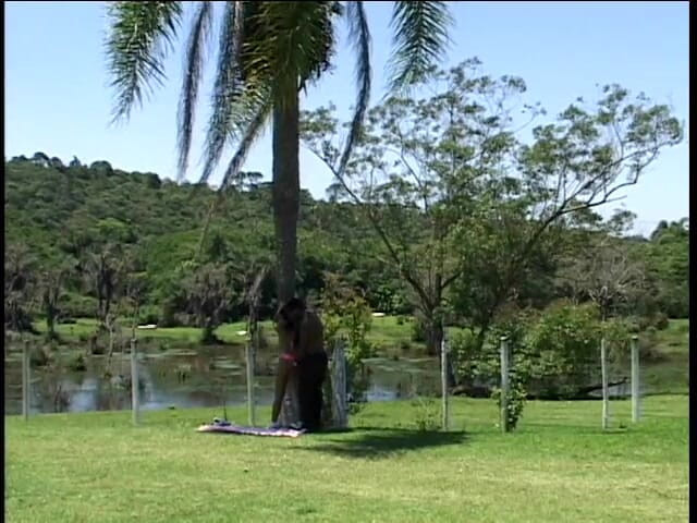 Outdoor Fucktivities: Safada negra gata dá selvagem garganta profunda junto com fofa...