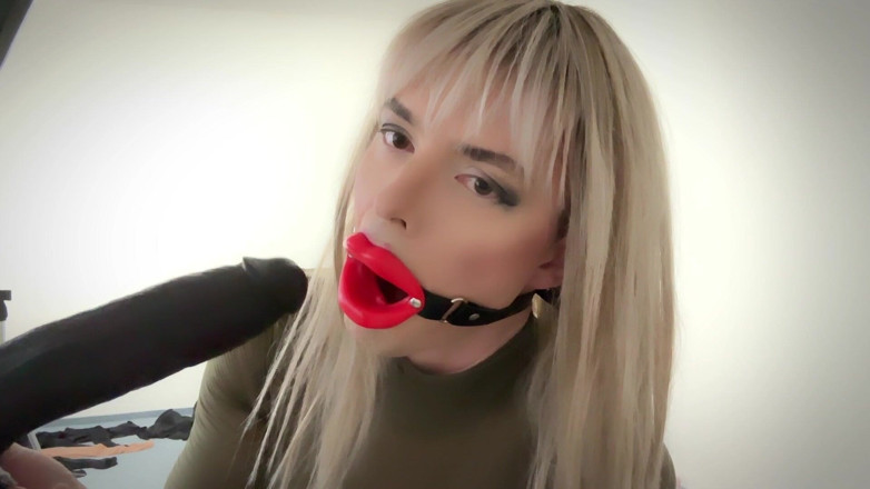 Nicole Nicolette: Bịt miệng, mặc quần áo và bú mạnh