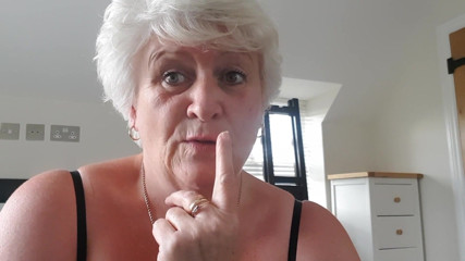Uk Joolz: Hand/mouth fetish