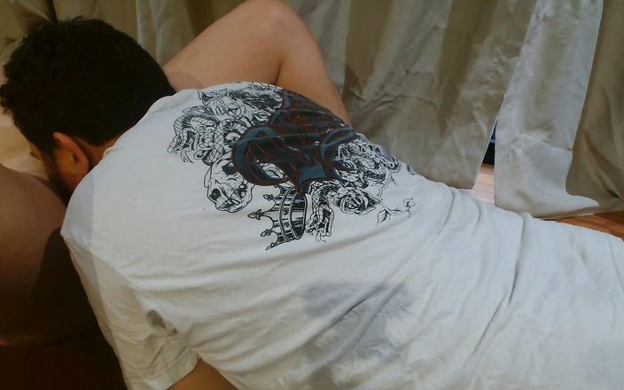 Bellaboo: Hàng xóm liếm âm hộ để trả tiền thuê nhà