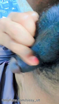 Hijabi Muslim Kinner Hijda Try to Masturbate Impotent Penis