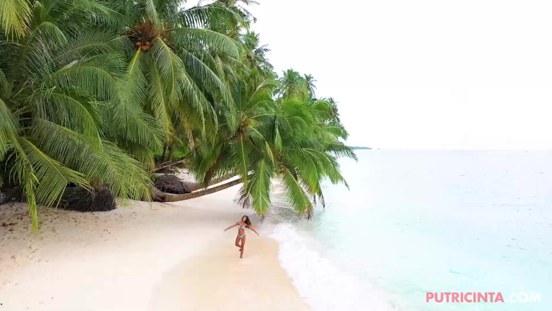 Putri Cinta: Asian babe Putri Cinta in 'Palm Beach'