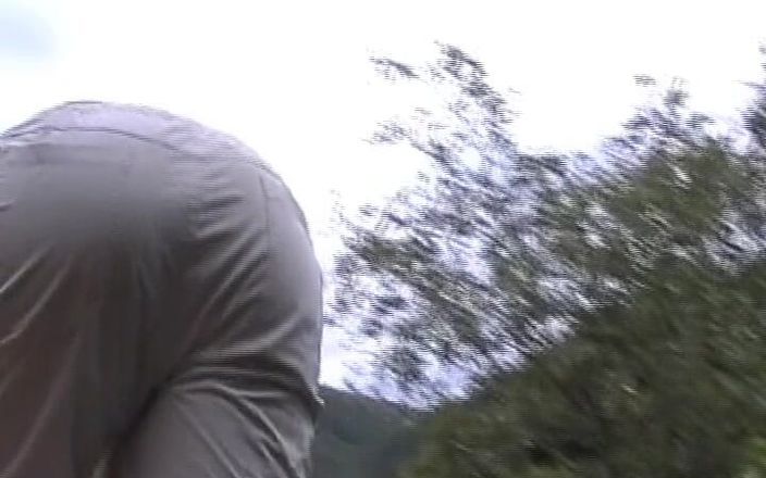 Porno kino: Amatorskie niemieckie laski ssące jednego kutasa na zewnątrz