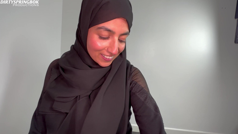 DirtySpringbok: Hijabi Slut Drinks and Sucks White Cock During Ramadan