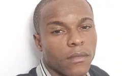 Clemente Josué em bunda quente